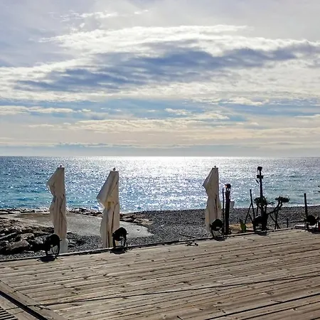 Artemare, Il Fascino Del Classico Con Ogni Comfort アパート *